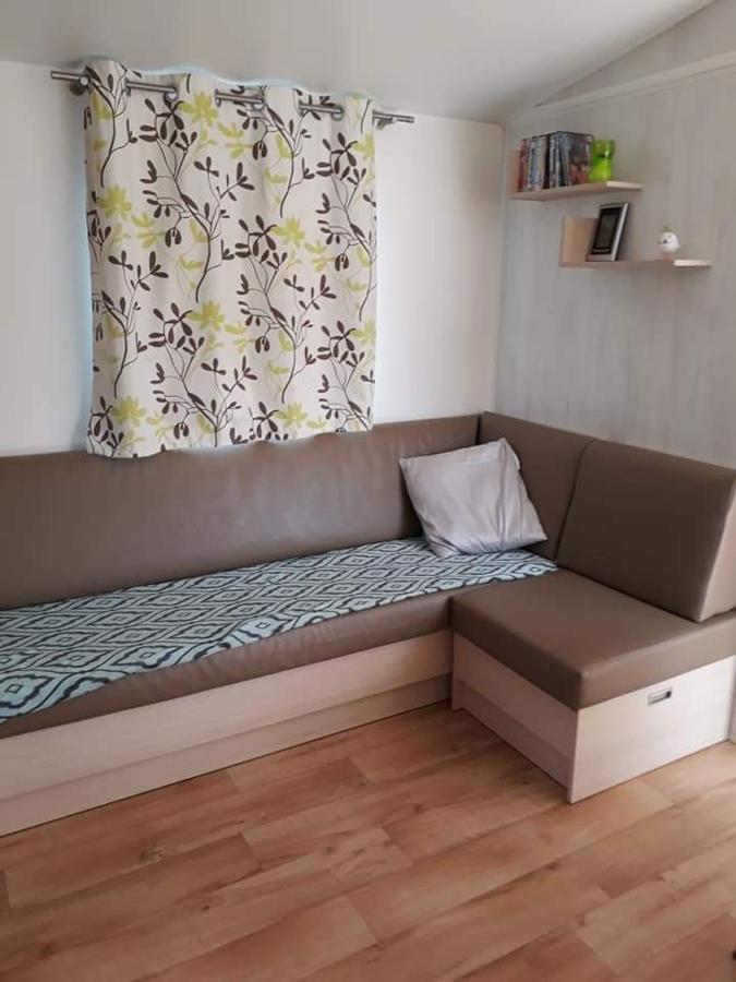 Luxueuze Stacaravan In Bredene Met Eigen Terras En Tuintje Luaran gambar