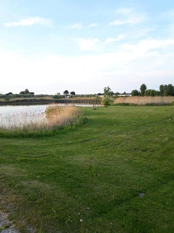 Luxueuze Stacaravan In Bredene Met Eigen Terras En Tuintje Luaran gambar