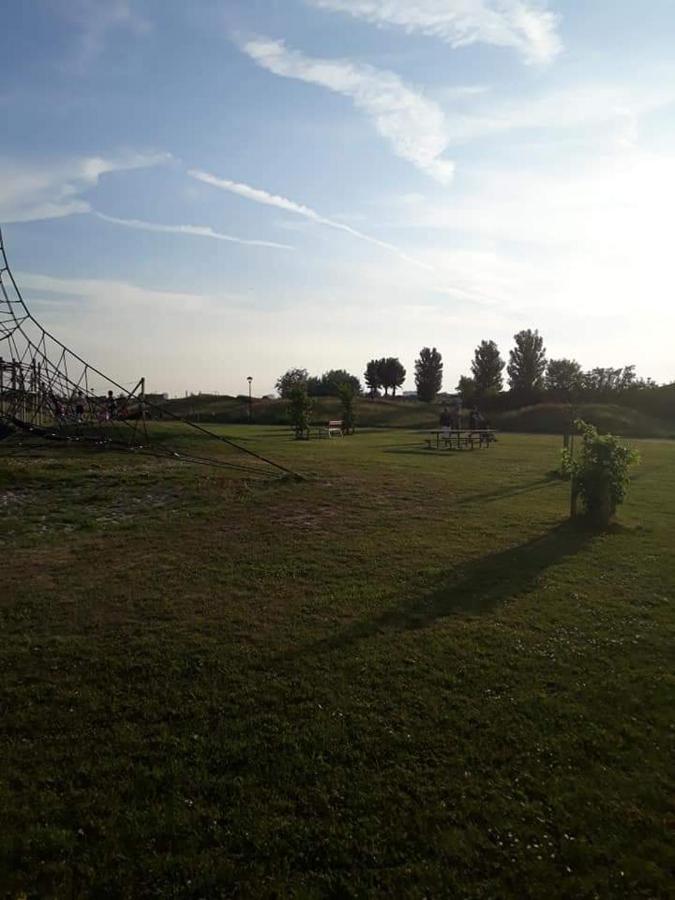 Luxueuze Stacaravan In Bredene Met Eigen Terras En Tuintje Luaran gambar