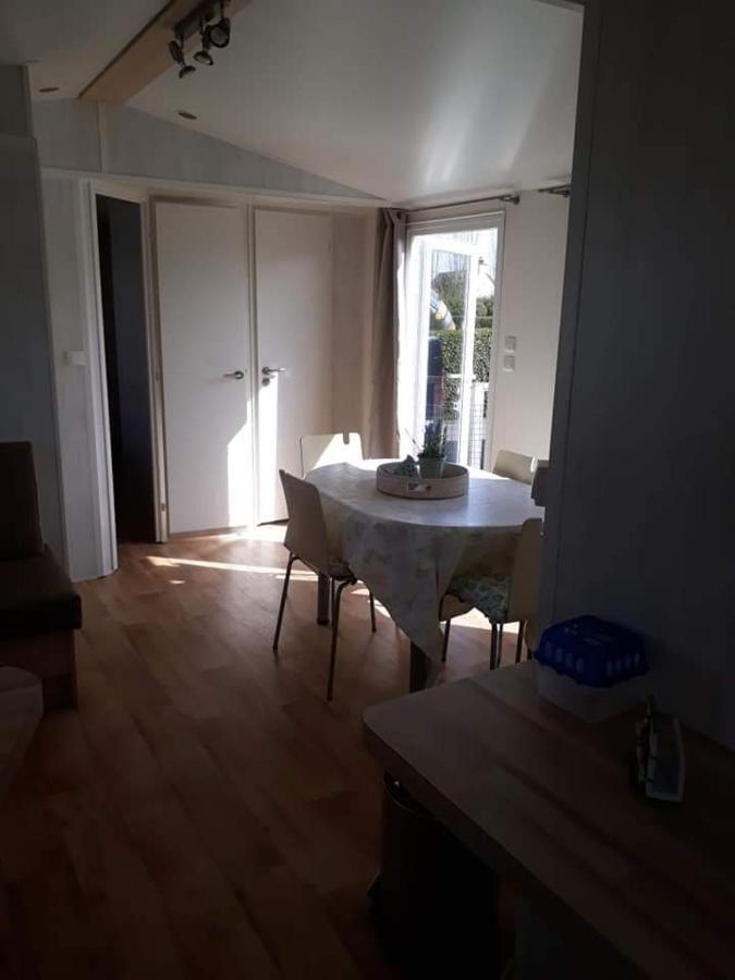 Luxueuze Stacaravan In Bredene Met Eigen Terras En Tuintje Luaran gambar