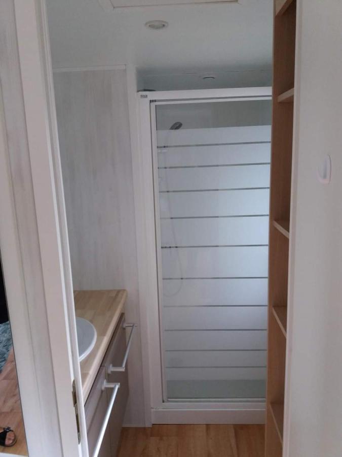 Luxueuze Stacaravan In Bredene Met Eigen Terras En Tuintje Luaran gambar